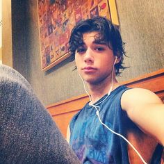 Uriah Shelton